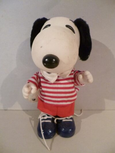 SNOOPY CON PALLA  - 21CM