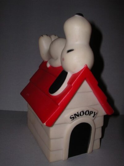 SNOOPY SOPRA ALLA CASETTA UNITED FEAT. SYND. INC. CONAGRA INC. -SNOOPY- 1958-1966 MADE IN HONG KONG - 18CM