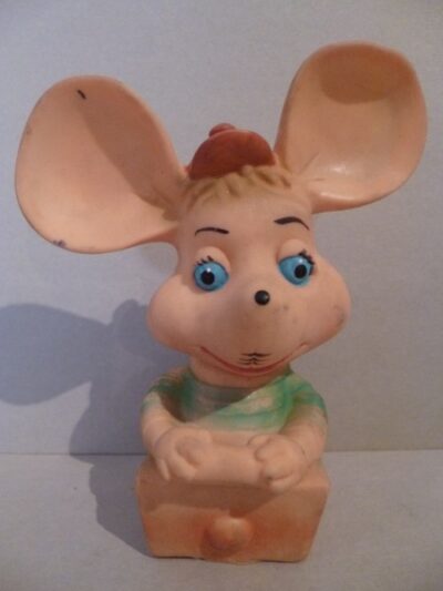 TOPO GIGIO SEDUTO SU GIOSTRA  - 14CM